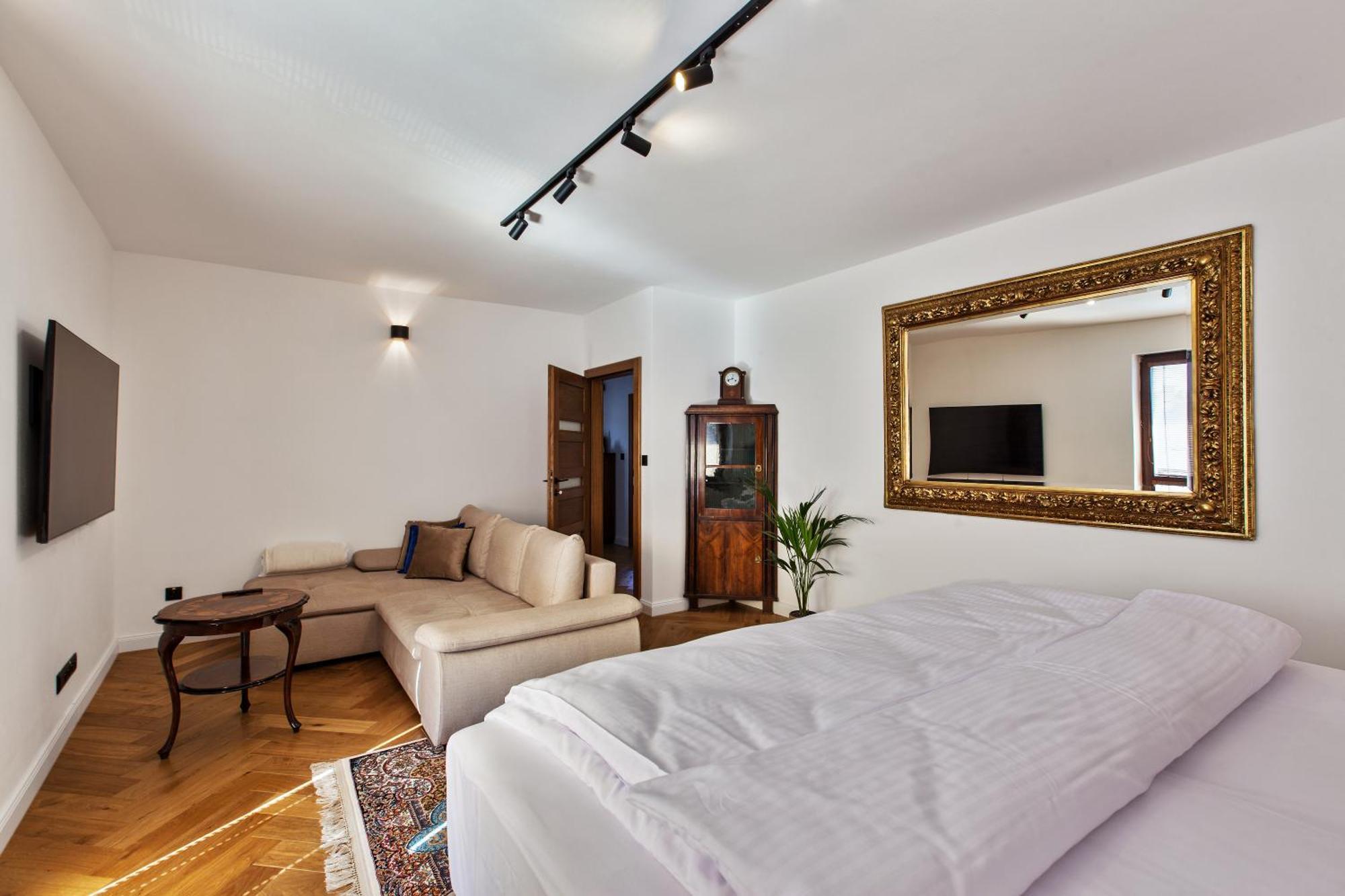 Brezno Central Apartments Buitenkant foto